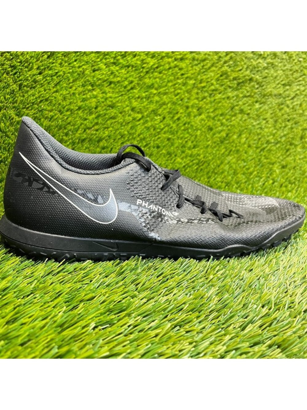 Nike Phantom GT2 Club TF Mens Size 11 Black White Outdoor Running Soccer Shoes